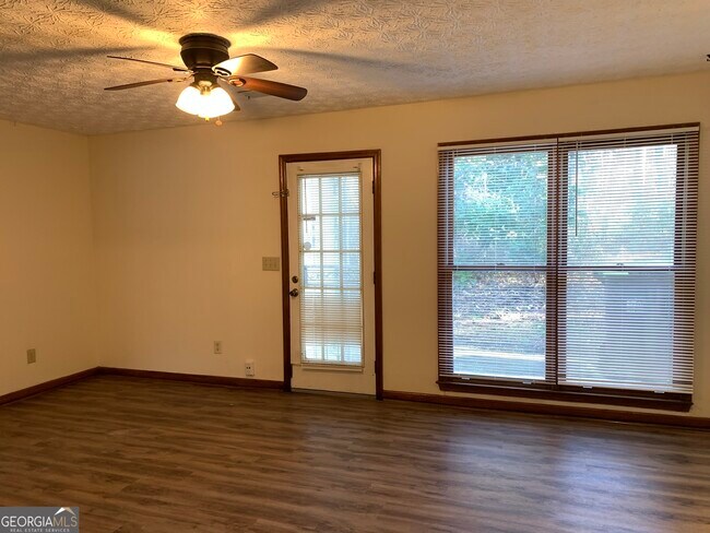 Building Photo - 1107 Booth Ct SW