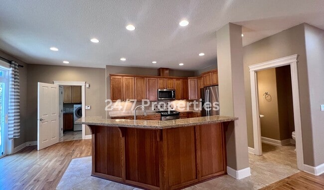 Building Photo - Large 4BD I 2.5BA Home - West Linn!