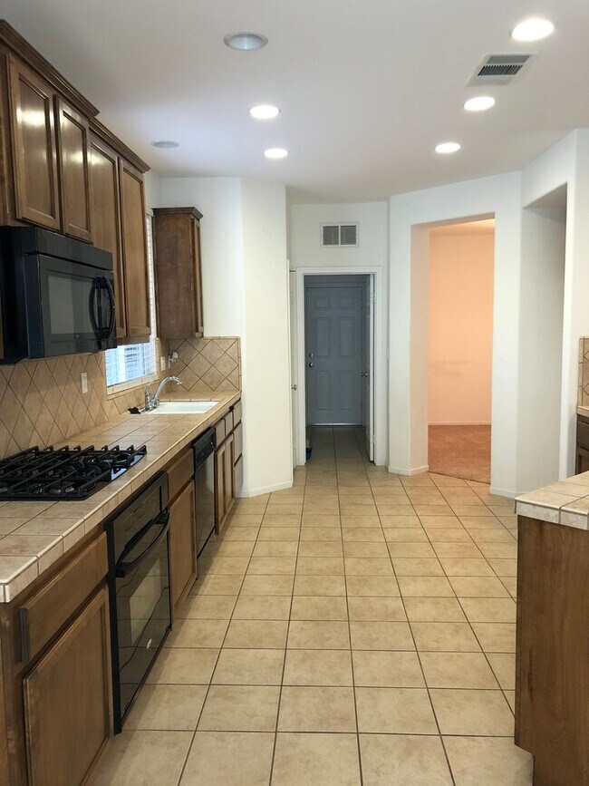 Building Photo - Available Now - Well-Maintained Home for Rent