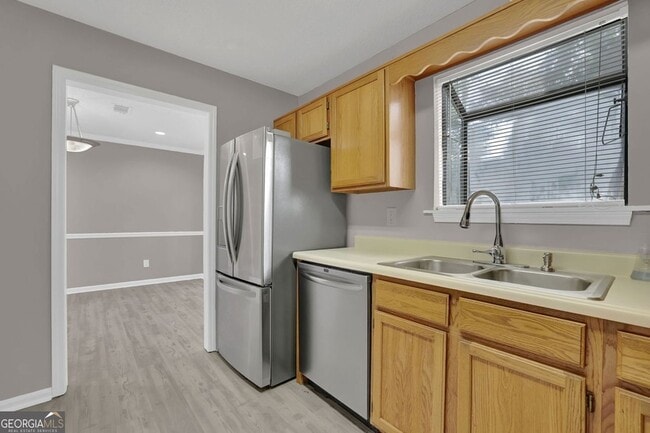 Building Photo - 255 Triple Oaks Dr