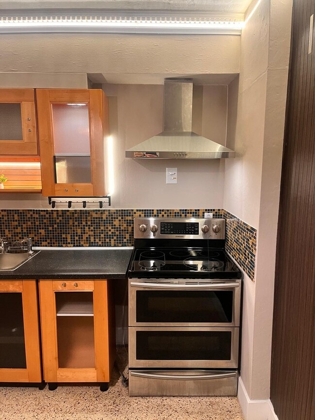 Building Photo - 260 SW 48th Ct