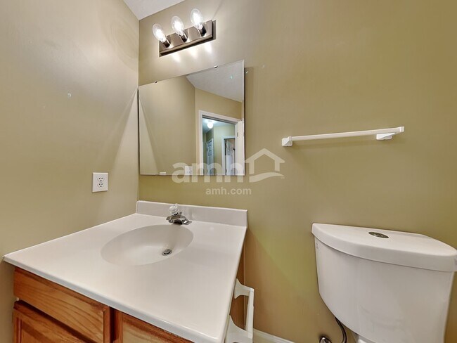 Building Photo - 123 Shaw Rd