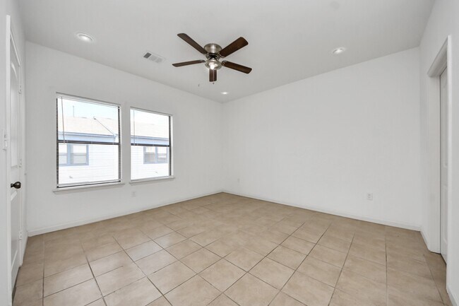 Building Photo - 4311 Oak Ridge Dr