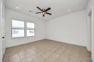 Building Photo - 4351 Oak Ridge Dr