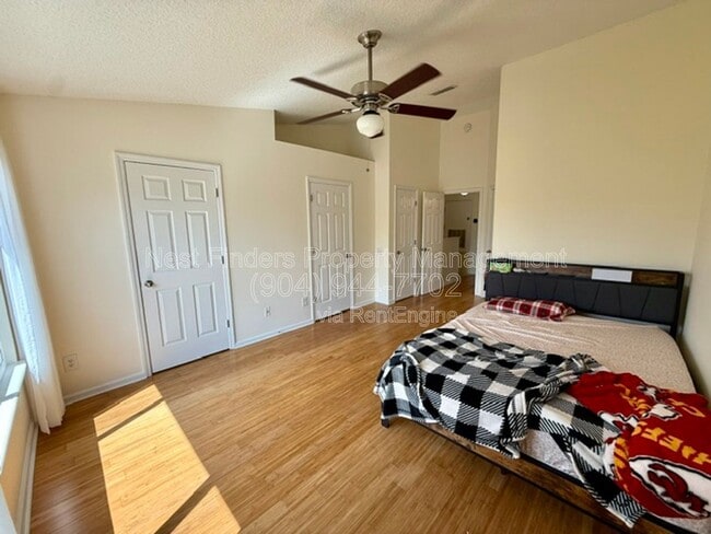 Building Photo - 12311 Kensington Lakes Dr