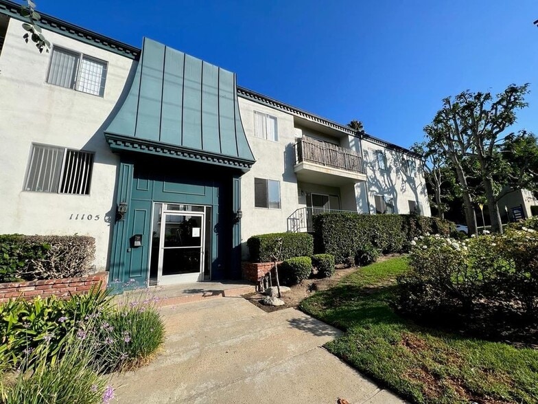 Building Photo - 11105 Rose Ave