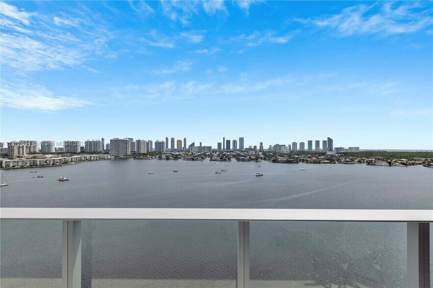 Building Photo - 17111 Biscayne Blvd