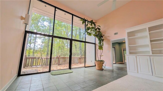 Building Photo - 2939 Rivercrest Dr