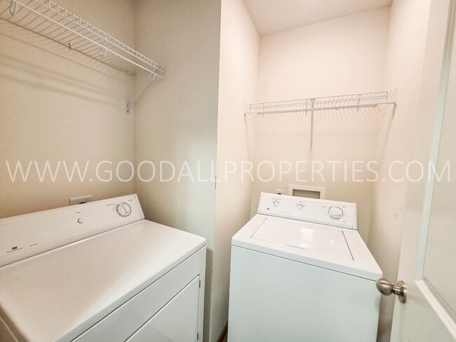 Building Photo - Bright & Spacious Waukee Townhome Near Dining, Shopping & Entertainment