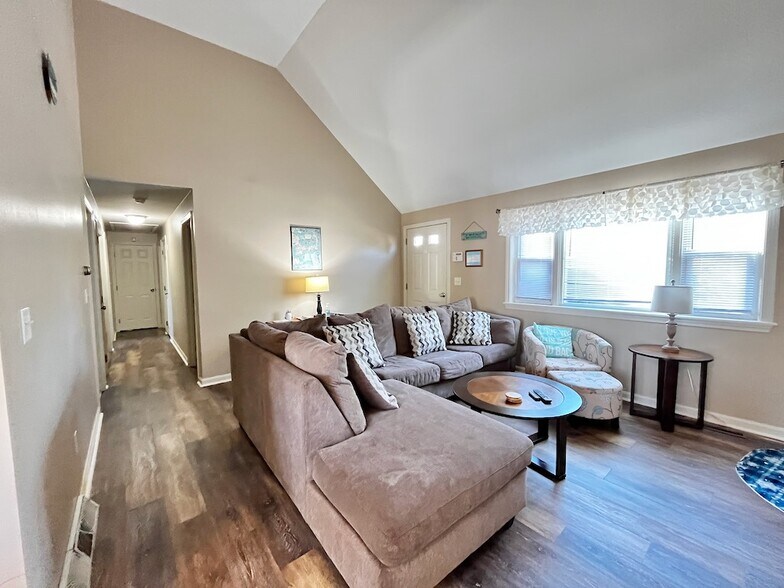 Building Photo - 94 Cottonwood Ln