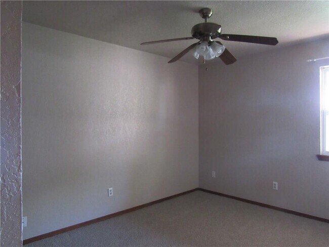 Building Photo - 936 W Tesio Way