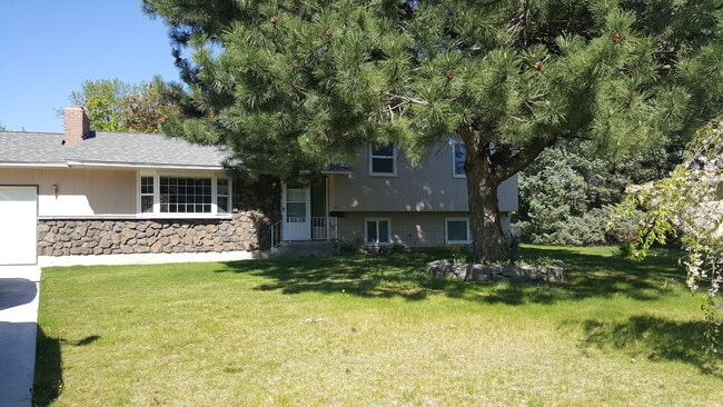 Building Photo - 3 Bed/2 Bath Northside Home