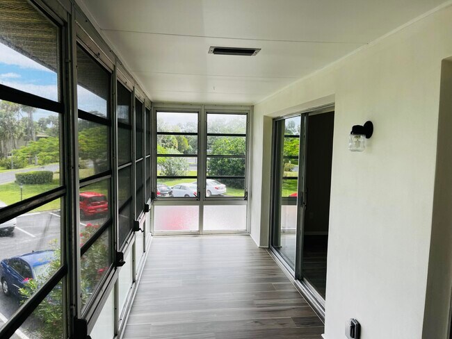 Building Photo - 6 Vis Gdns Trl