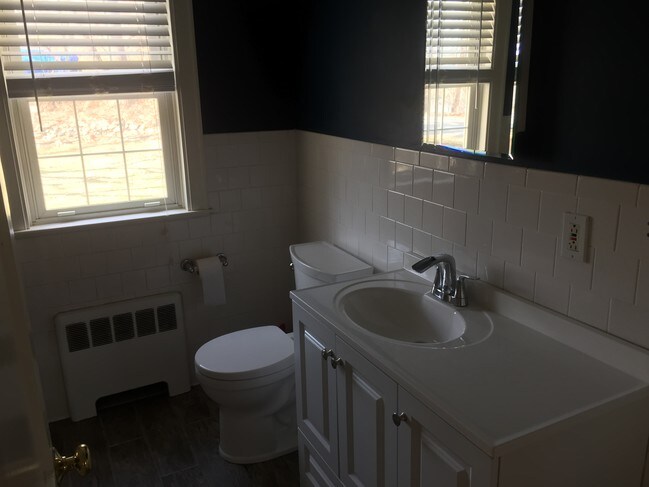 Building Photo - 40 Dunster Ln