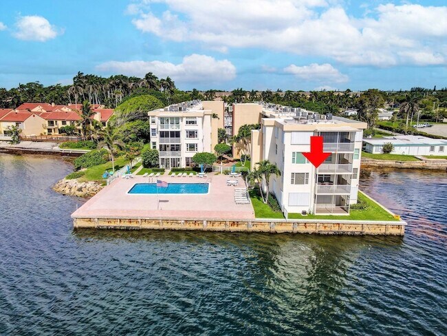 Building Photo - 1820 New Palm Way