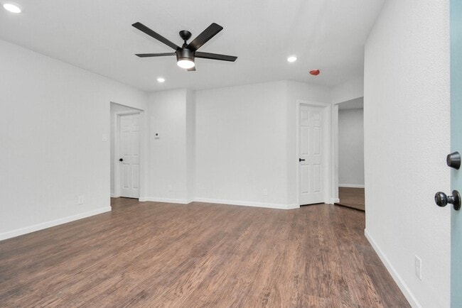 Building Photo - 262 De Boll St