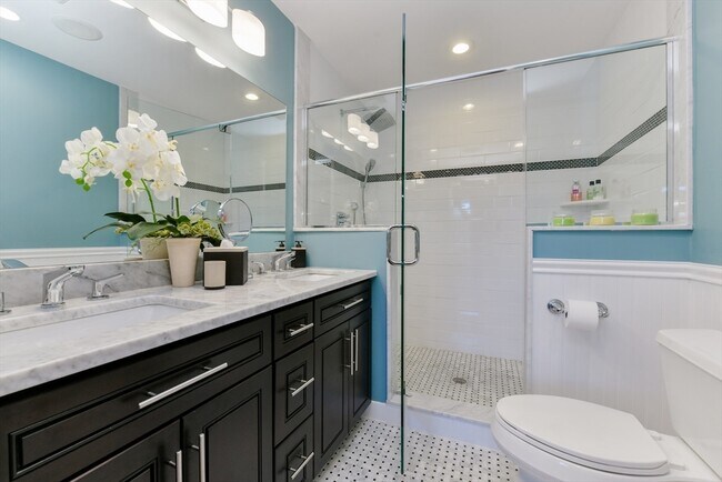 Building Photo - 350 W Broadway