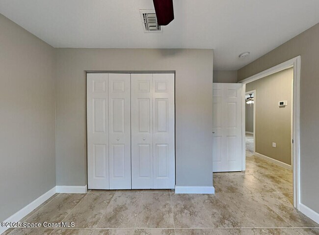 Building Photo - 2702 Hester Ave SE