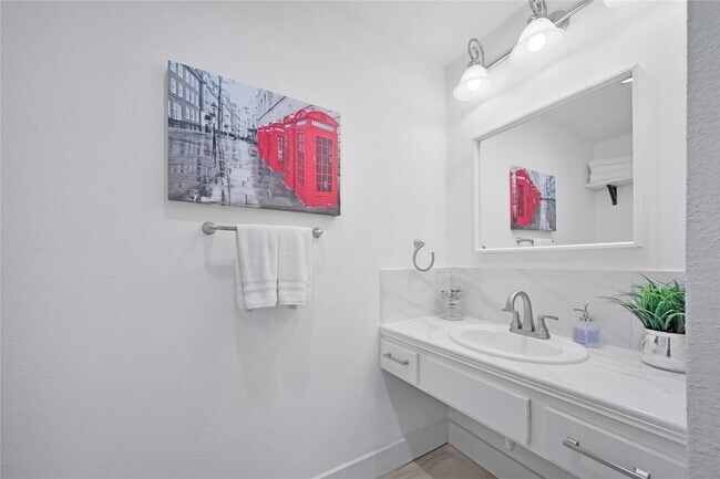 Building Photo - 6003 Weisinger Dr