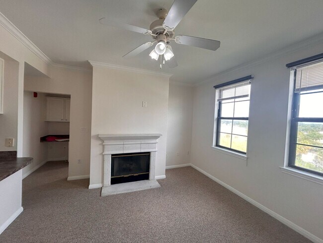 Building Photo - Beautiful 1/1 in Uptown Place!!