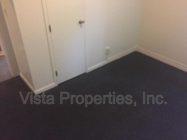 Building Photo - 1840 La Salle Pl