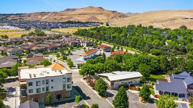 Building Photo - Stunning Modern Home Near NE Foothills | Mountain Views | Designer Finishes