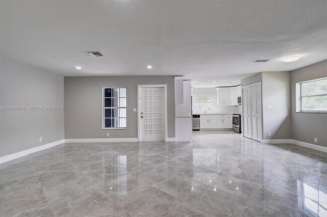 Building Photo - 10131 NW 35th St