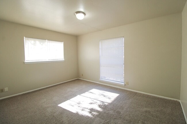 Building Photo - ************Move In Special- 2 WEEKS FREE!!!!************