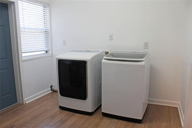 Building Photo - 1718 E Elm Rd