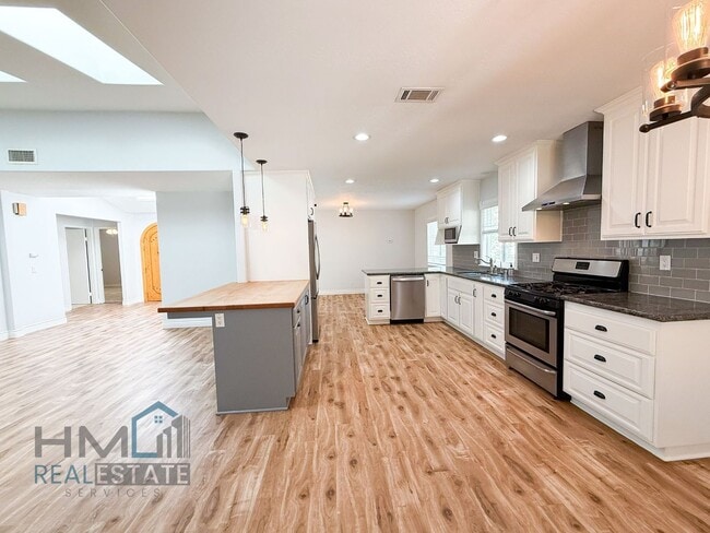 Building Photo - Homes Management - 3bd, 2ba SFH For Rent