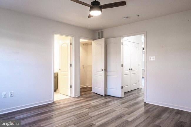 Building Photo - 3541 Woodlake Dr