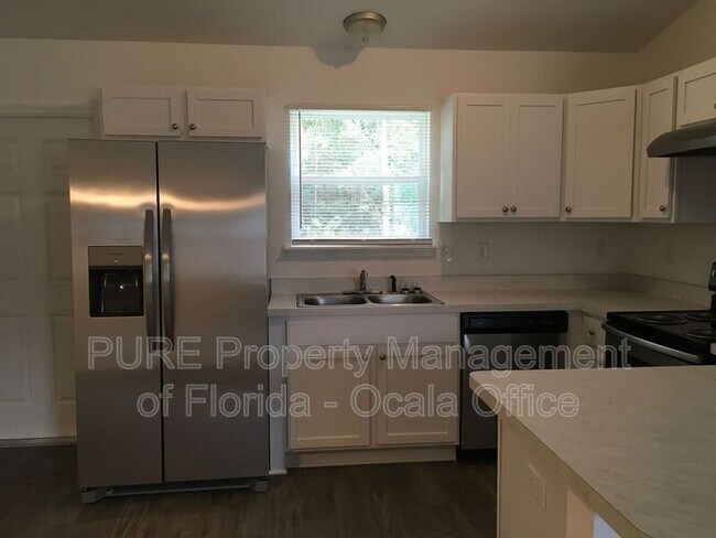 Building Photo - 2581 W Castania Dr
