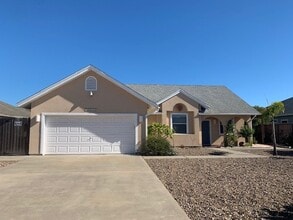 Building Photo - 15434 Escapade St