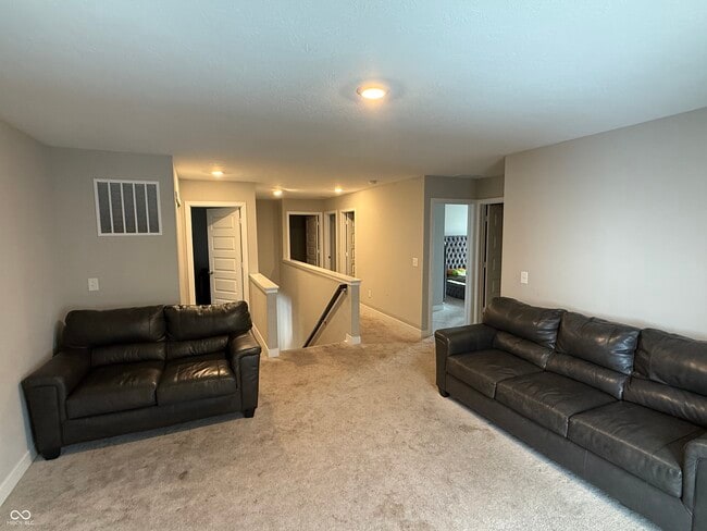 Building Photo - 8754 Laurelton Pl