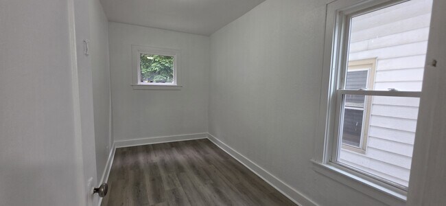 Building Photo - 1539 S 10th St