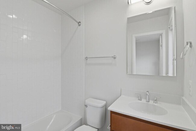 Building Photo - 16199 Columbus Ave