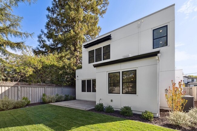 Building Photo - Luxurious Modern Single Family Home in West Menlo Park Available Now!