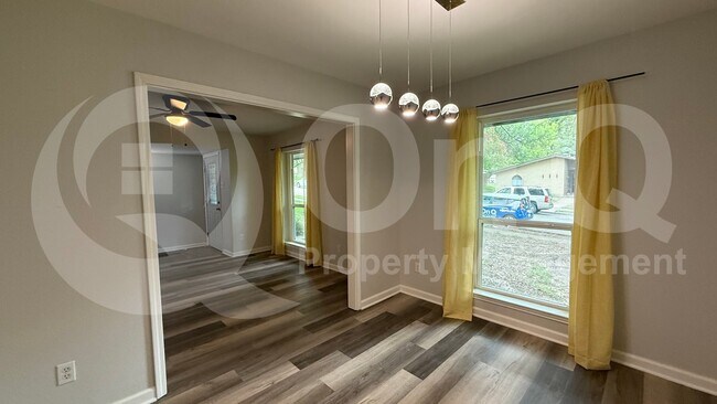 Building Photo - 306 Wildbriar Dr