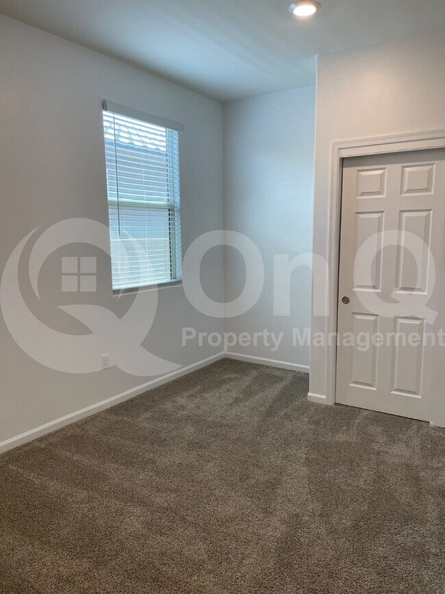 Building Photo - 10296 S Cienega Knolls Loop