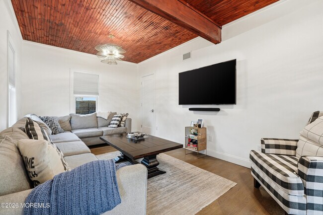 Building Photo - 505 Laurel Ave