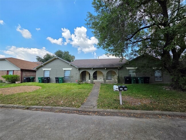 Building Photo - 12724 Shannon Hills Dr