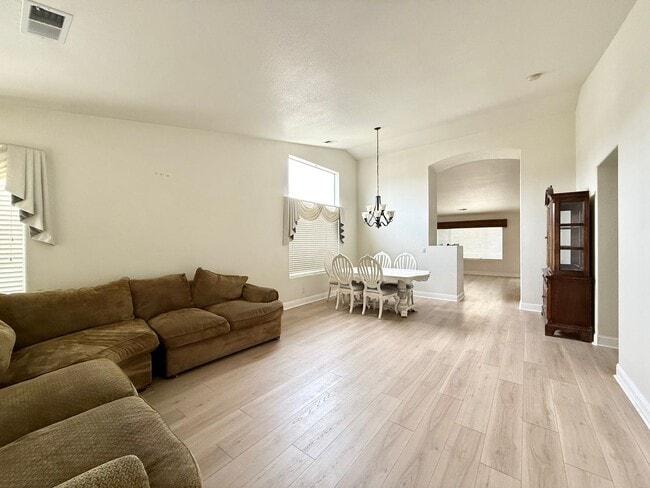 Building Photo - 2351 Fairhaven Dr