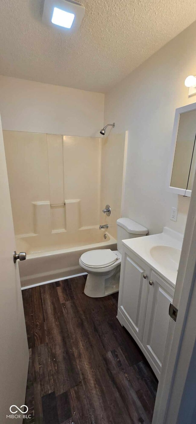 Building Photo - 570 US-52