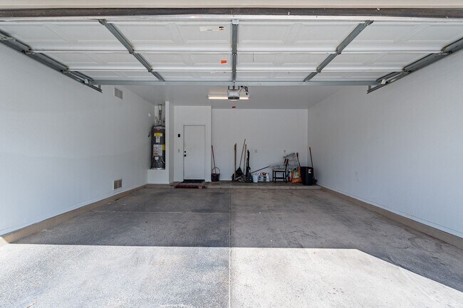 Building Photo - Stunning Two Story in Laveen!