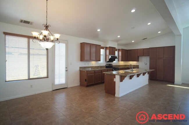 Building Photo - Beautiful 4 Bedroom in Southwest!