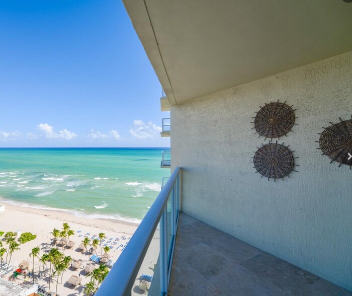 Building Photo - 16699 Collins Ave