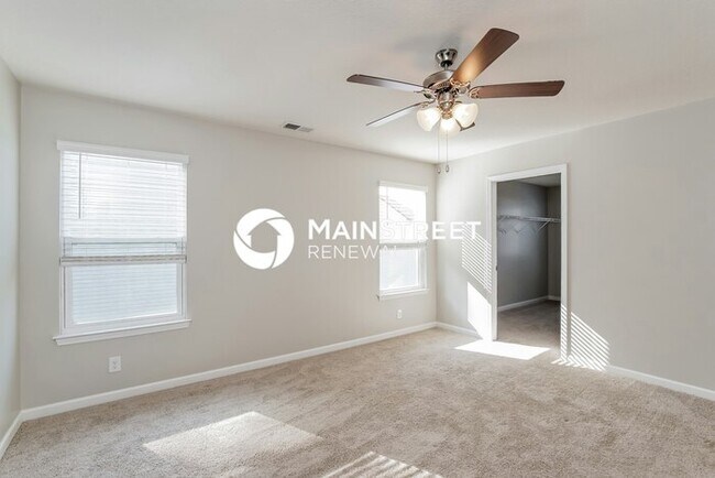 Building Photo - 4 Bedroom Pet-Friendly Home in Clinton, TN with Main Street Renewal