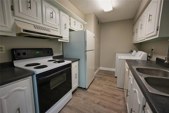Building Photo - 512 Orange Dr