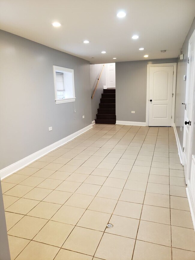 Building Photo - 8004 S Yale Ave