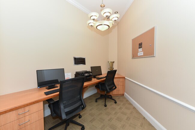 Building Photo - 403 S Sapodilla Ave